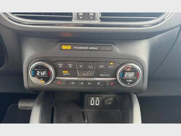 Ford Kuga (2021) — foto 9 van 28