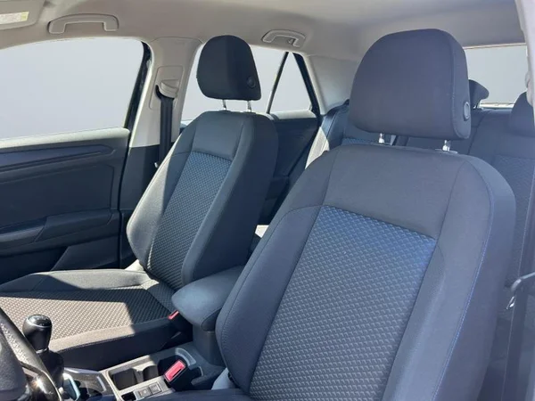 VOLKSWAGEN T-Roc (2021) — foto 2 van 31