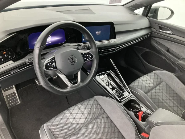 VOLKSWAGEN Golf VIII SW (2024) — foto 6 van 36