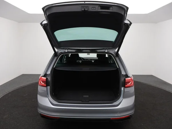 VOLKSWAGEN Passat SW (2020) — foto 14 van 23