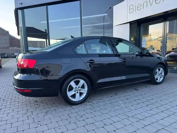 Volkswagen Jetta (2012) — foto 5 van 15