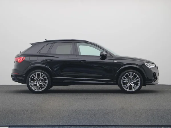AUDI Q3 PHEV (2023) — foto 23 van 25