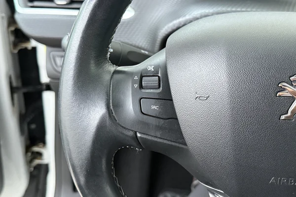 Peugeot 2008 (2019) — foto 6 van 20