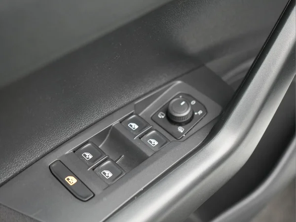 VOLKSWAGEN Polo (2022) — foto 6 van 27