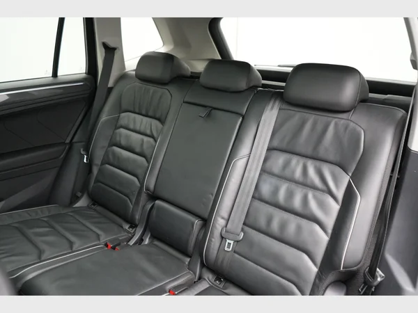 VOLKSWAGEN Tiguan Allspace (2018) — foto 2 van 32