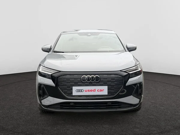 AUDI Q4 Sportback e-tron (2025) — foto 9 van 10