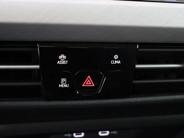 VOLKSWAGEN Golf (2024) — foto 19 van 28