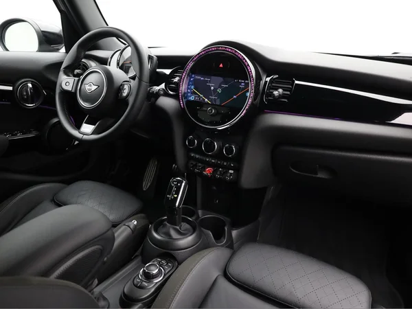 MINI Mini 5 Doors (F55 LCI II) (2022) — foto 12 van 18