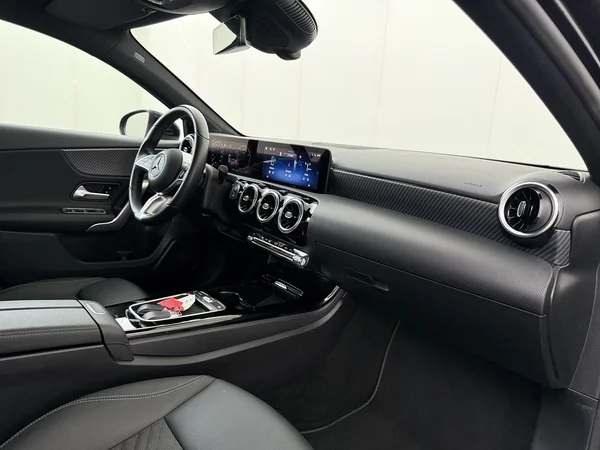 MERCEDES A 180 (2024) — foto 3 van 28