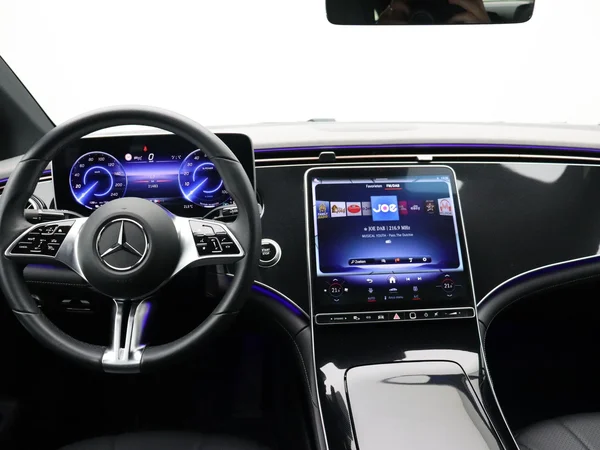Mercedes-Benz EQE (2025) — foto 9 van 24