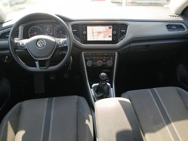 VOLKSWAGEN T-Roc (2020) — foto 3 van 20