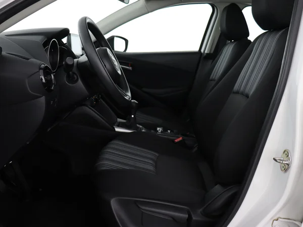 MAZDA 2 (2021) — foto 2 van 26