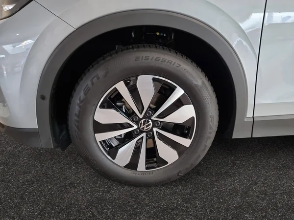 VOLKSWAGEN Tiguan (2026) — foto 7 van 15