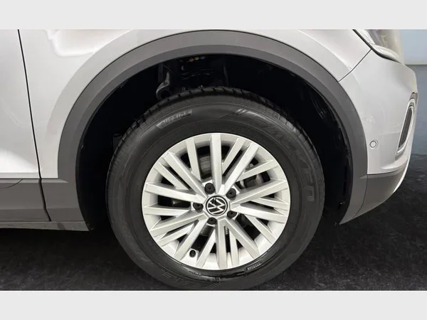 Volkswagen T-Roc (2023) — foto 14 van 15