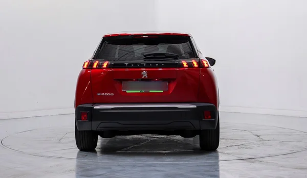 Peugeot E-2008 (2022) — foto 34 van 56