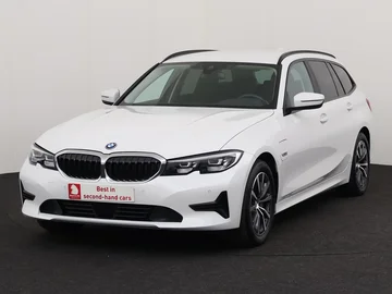 BMW 330 (2022)