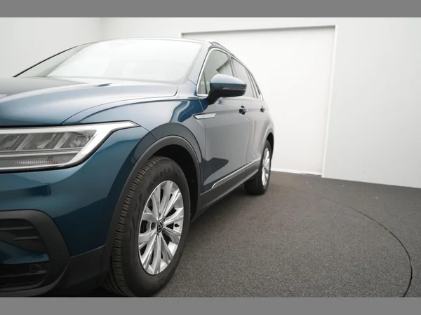 VOLKSWAGEN Tiguan (2021) — foto 27 van 28