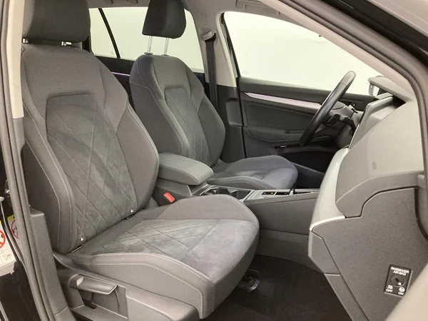 VOLKSWAGEN Golf Variant VIII (2021) — foto 15 van 36
