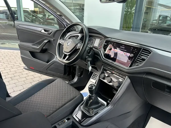 Volkswagen T-Roc (2019) — foto 2 van 24