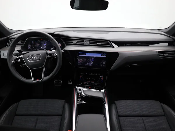 AUDI Q8 e-tron Sportback (2024) — foto 8 van 25