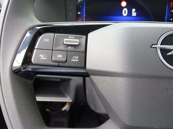 Opel Vivaro (2025) — foto 9 van 24
