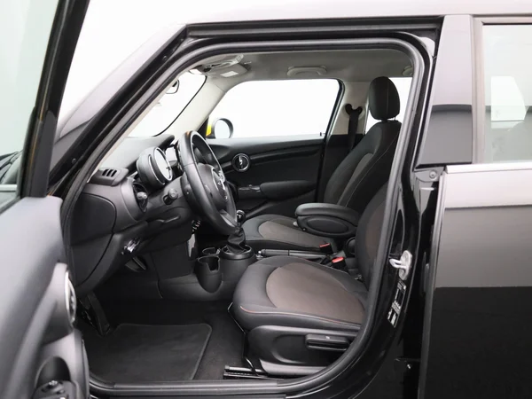 MINI One (2021) — foto 38 van 38