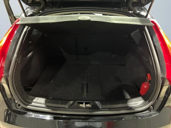 VOLVO V40 (2019) — foto 24 van 31