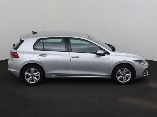 VOLKSWAGEN Golf (2020) — foto 24 van 28