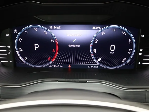 SKODA Superb Combi (2023) — foto 16 van 23