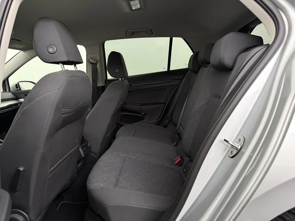 VOLKSWAGEN Golf (2024) — foto 5 van 28