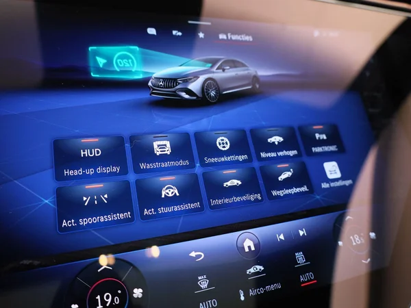 Mercedes-Benz EQE (2022) — foto 39 van 72
