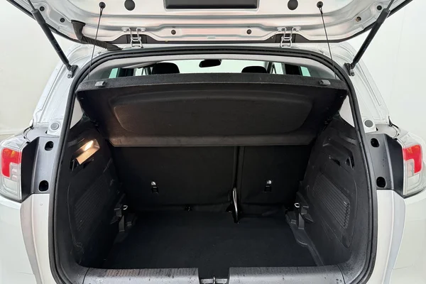 Opel Crossland (2023) — foto 12 van 16
