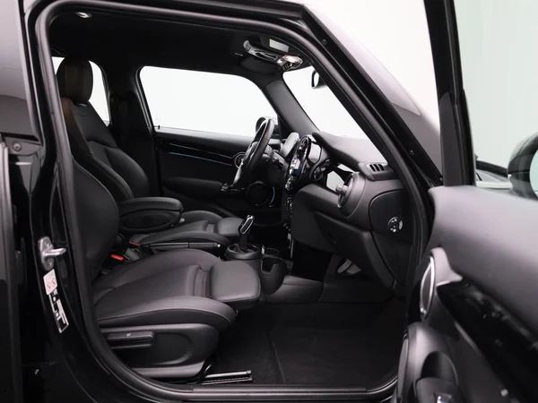 MINI Cooper (2022) — foto 26 van 38
