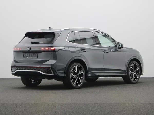 VOLKSWAGEN Tiguan (2024) — foto 12 van 24
