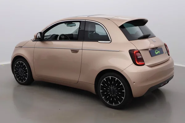 Fiat E-500 (2022) — foto 23 van 35