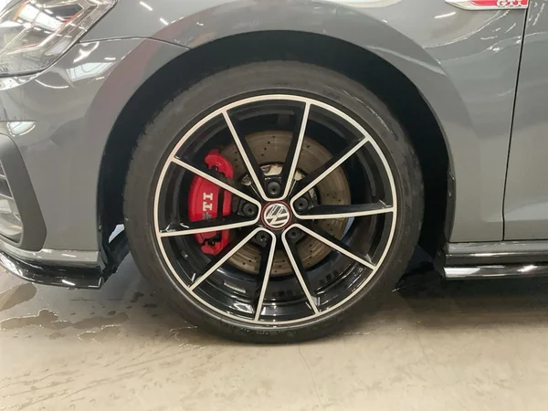 VOLKSWAGEN Golf VII GTI (2019) — foto 14 van 22