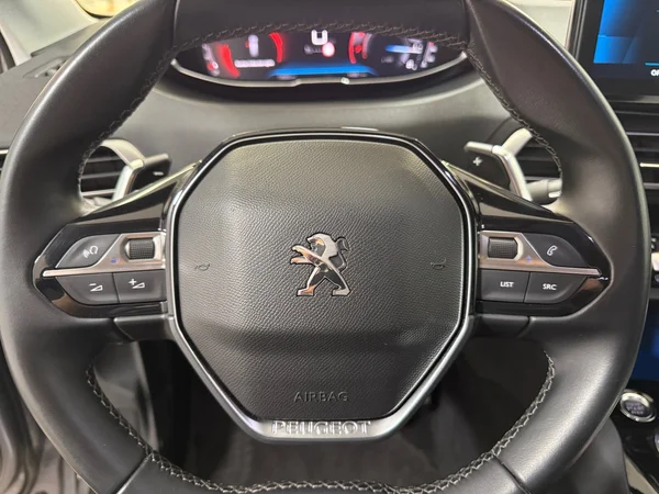 Peugeot 5008 (2021) — foto 6 van 28