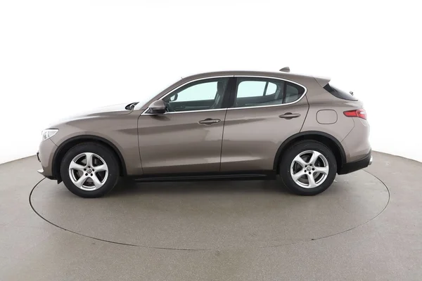 Alfa Romeo Stelvio (2018) — foto 9 van 16