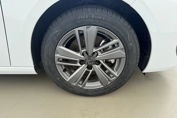 Peugeot 308 SW (2024) — foto 9 van 18