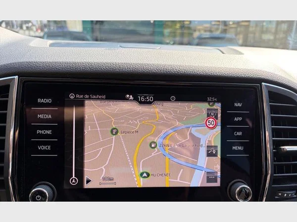 Skoda Karoq (2022) — foto 16 van 27