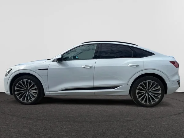 AUDI Q8 Sportback e-tron (2024) — foto 21 van 24