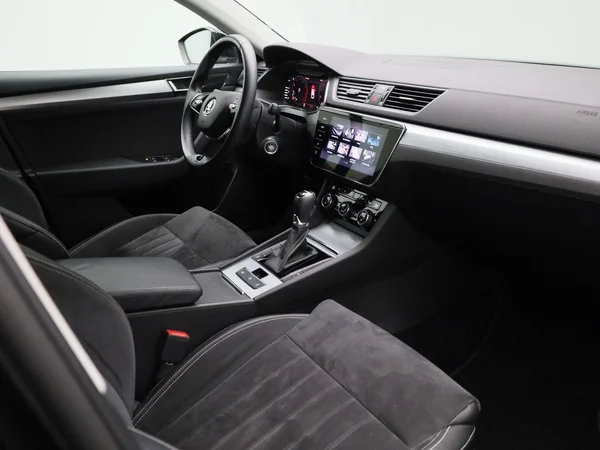 Škoda Superb (2022) — foto 35 van 43