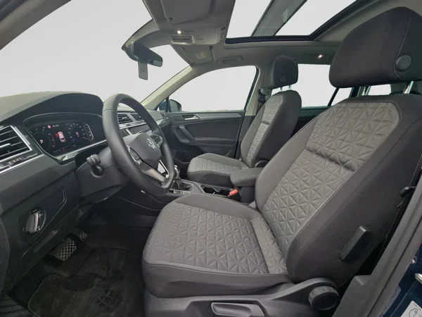 VOLKSWAGEN Tiguan (2024) — foto 7 van 23