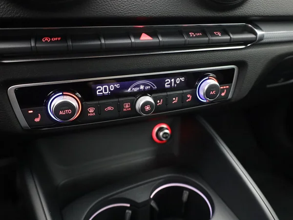 AUDI A3 Cabriolet (2015) — foto 8 van 21