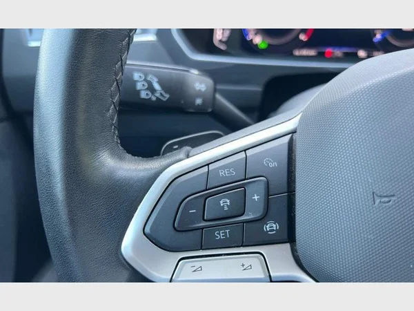 Volkswagen Tiguan (2022) — foto 8 van 26