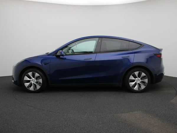 Tesla Model Y (2022) — foto 34 van 43