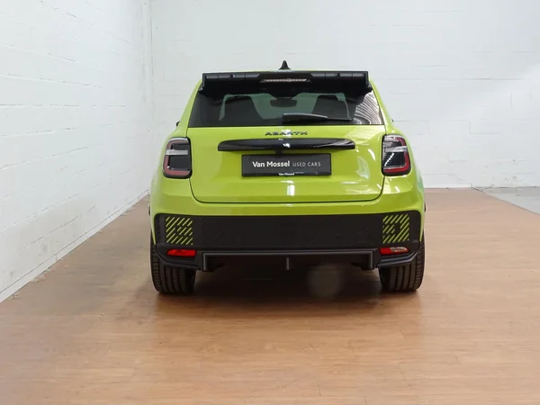 Abarth 600e (2025) — foto 2 van 32
