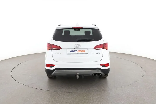 Hyundai Santa Fe (2018) — foto 11 van 16