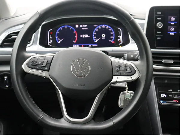 VOLKSWAGEN T-Roc (2025) — foto 2 van 15