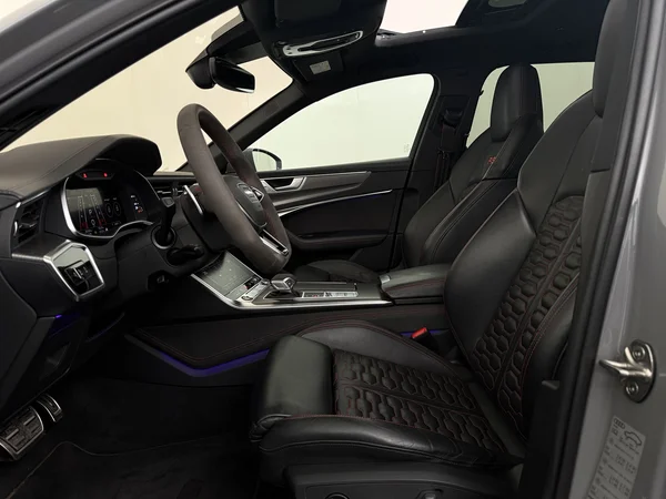 AUDI RS6 (2024) — foto 2 van 31